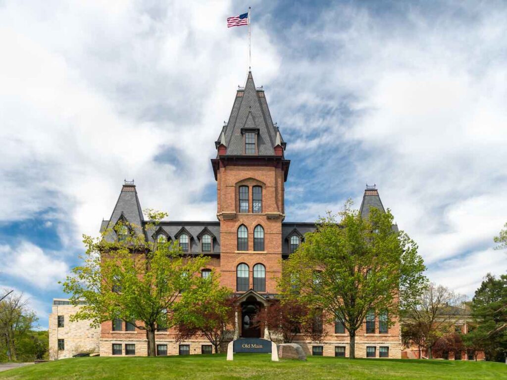 Old Main, St. Olaf College