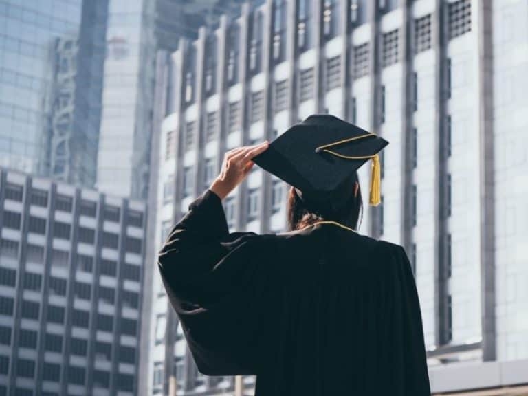 How to Know If a College is a Diploma Mill [10 Signs]